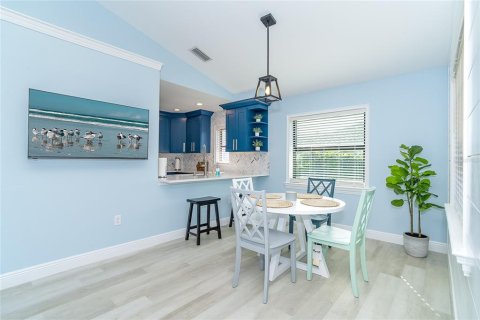 House in Rotonda, Florida 2 bedrooms, 99.31 sq.m. № 1590477 - photo 6