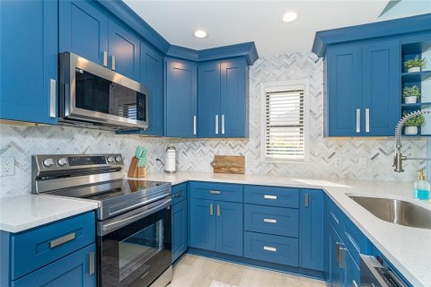 House in Rotonda, Florida 2 bedrooms, 99.31 sq.m. № 1590477 - photo 8