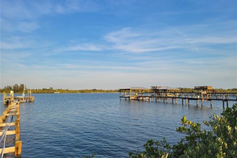 House in Edgewater, Florida 4 bedrooms, 315.87 sq.m. № 1508516 - photo 13
