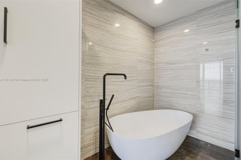 Condo in Fort Lauderdale, Florida, 4 bedrooms  № 1766367 - photo 30