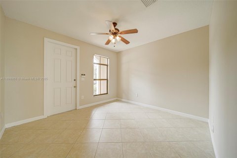 Townhouse in Homestead, Florida 3 bedrooms, 153.85 sq.m. № 1952617 - photo 15
