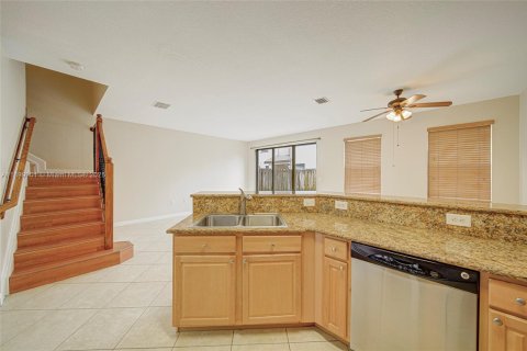 Townhouse in Homestead, Florida 3 bedrooms, 153.85 sq.m. № 1952617 - photo 12