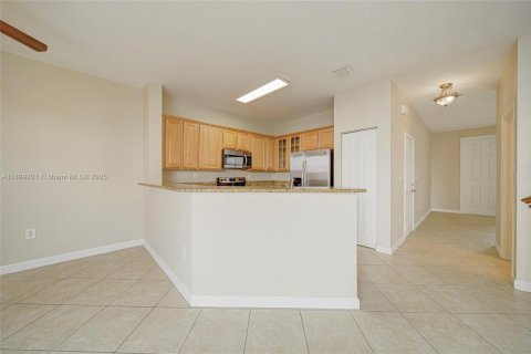 Townhouse in Homestead, Florida 3 bedrooms, 153.85 sq.m. № 1952617 - photo 18