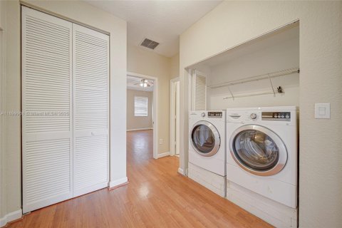 Townhouse in Homestead, Florida 3 bedrooms, 153.85 sq.m. № 1952617 - photo 10