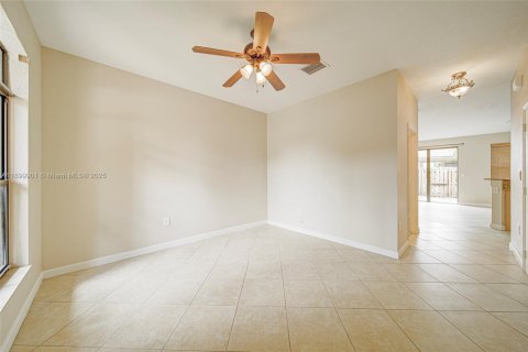 Townhouse in Homestead, Florida 3 bedrooms, 153.85 sq.m. № 1952617 - photo 14