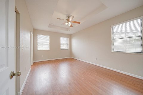 Townhouse in Homestead, Florida 3 bedrooms, 153.85 sq.m. № 1952617 - photo 4