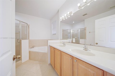 Townhouse in Homestead, Florida 3 bedrooms, 153.85 sq.m. № 1952617 - photo 8