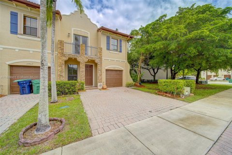 Townhouse in Homestead, Florida 3 bedrooms, 153.85 sq.m. № 1952617 - photo 3