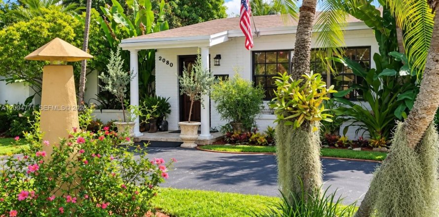Casa en North Miami, Florida 3 dormitorios, 180.88 m2 № 2382364