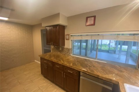 House in Spring Hill, Florida 3 bedrooms, 162.11 sq.m. № 1795449 - photo 3