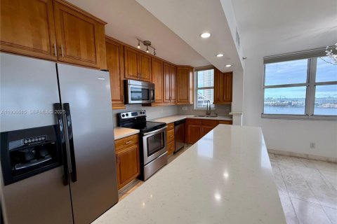 Condo in Miami, Florida, 2 bedrooms  № 1994604 - photo 4