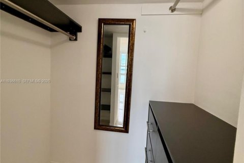 Condo in Miami, Florida, 2 bedrooms  № 1994604 - photo 9