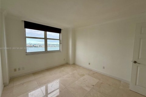 Condo in Miami, Florida, 2 bedrooms  № 1994604 - photo 10