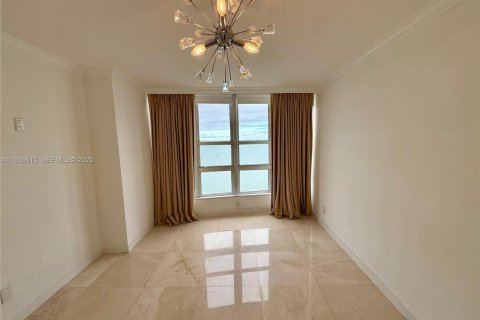 Condo in Miami, Florida, 2 bedrooms  № 1994604 - photo 7