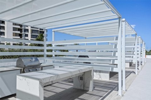 Condo in Miami, Florida, 2 bedrooms  № 1994604 - photo 23