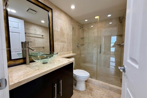 Condo in Miami, Florida, 2 bedrooms  № 1994604 - photo 8