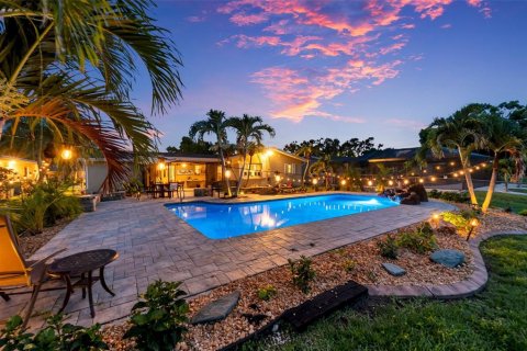 House in Clearwater, Florida 2 bedrooms, 134.24 sq.m. № 2308560