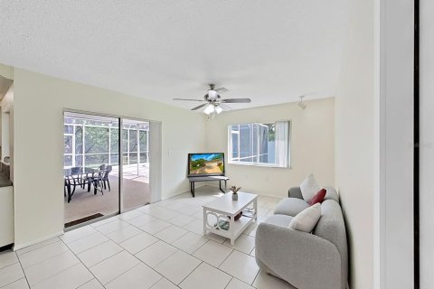House in Largo, Florida 3 bedrooms, 128.58 sq.m. № 2231048 - photo 11