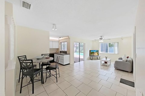 House in Largo, Florida 3 bedrooms, 128.58 sq.m. № 2231048 - photo 9