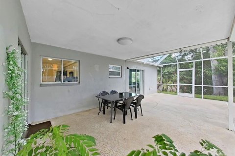 House in Largo, Florida 3 bedrooms, 128.58 sq.m. № 2231048 - photo 30