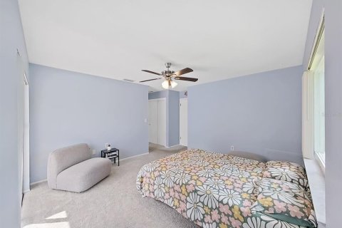 House in Largo, Florida 3 bedrooms, 128.58 sq.m. № 2231048 - photo 24
