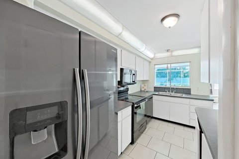 House in Largo, Florida 3 bedrooms, 128.58 sq.m. № 2231048 - photo 17