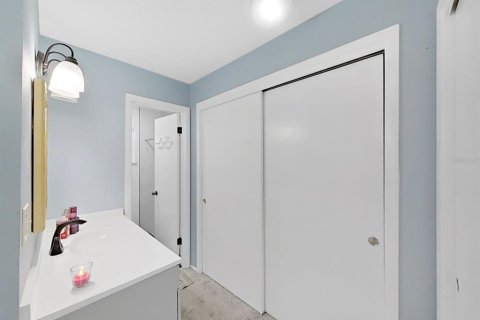 House in Largo, Florida 3 bedrooms, 128.58 sq.m. № 2231048 - photo 25