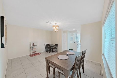 House in Largo, Florida 3 bedrooms, 128.58 sq.m. № 2231048 - photo 8