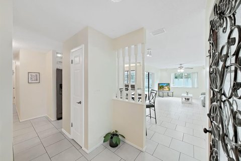 House in Largo, Florida 3 bedrooms, 128.58 sq.m. № 2231048 - photo 4