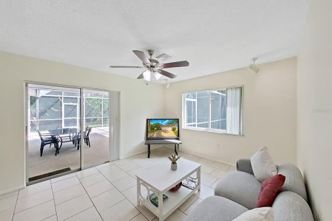 House in Largo, Florida 3 bedrooms, 128.58 sq.m. № 2231048 - photo 12