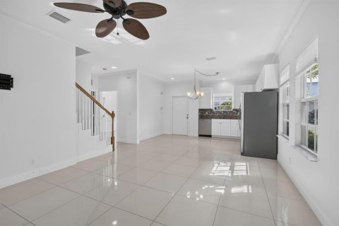 Adosado en venta en Riviera Beach, Florida, 4 dormitorios, 172.43 m2 № 2432524 - foto 11