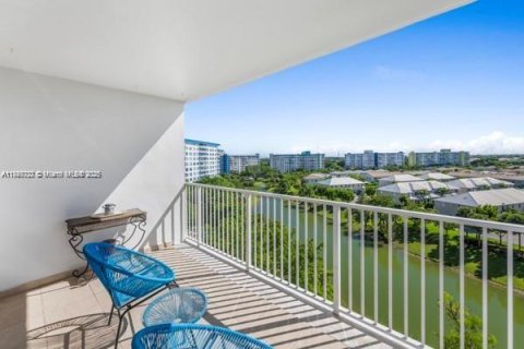 Condo in Hollywood, Florida, 2 bedrooms  № 1936041 - photo 1