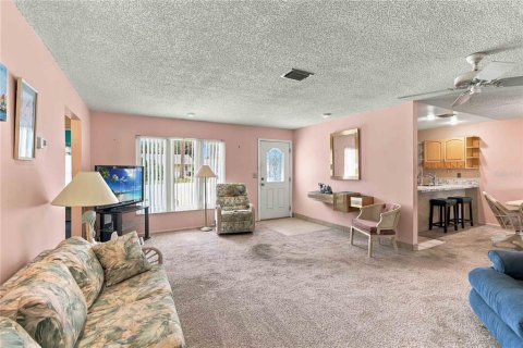 House in Orlando, Florida 2 bedrooms, 138.8 sq.m. № 2398668 - photo 5