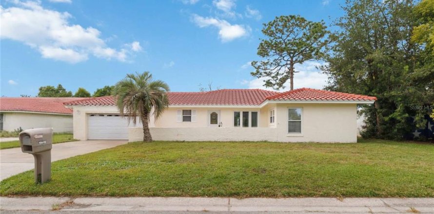 House in Orlando, Florida 2 bedrooms, 138.8 sq.m. № 2398668