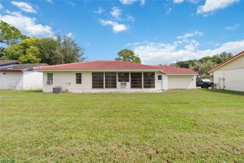 House in Orlando, Florida 2 bedrooms, 138.8 sq.m. № 2398668 - photo 30