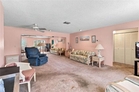 House in Orlando, Florida 2 bedrooms, 138.8 sq.m. № 2398668 - photo 7