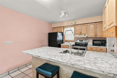 House in Orlando, Florida 2 bedrooms, 138.8 sq.m. № 2398668 - photo 12