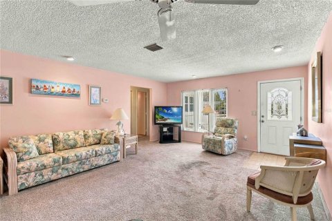 House in Orlando, Florida 2 bedrooms, 138.8 sq.m. № 2398668 - photo 4