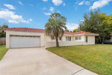 House in Orlando, Florida 2 bedrooms, 138.8 sq.m. № 2398668 - photo 2
