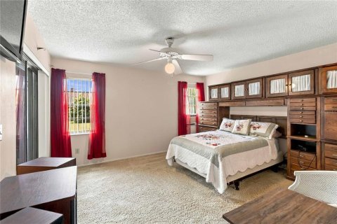 House in Orlando, Florida 2 bedrooms, 138.8 sq.m. № 2398668 - photo 15