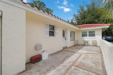 House in Orlando, Florida 2 bedrooms, 138.8 sq.m. № 2398668 - photo 3