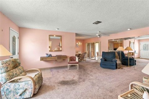 House in Orlando, Florida 2 bedrooms, 138.8 sq.m. № 2398668 - photo 6