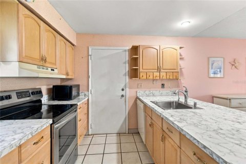 House in Orlando, Florida 2 bedrooms, 138.8 sq.m. № 2398668 - photo 14