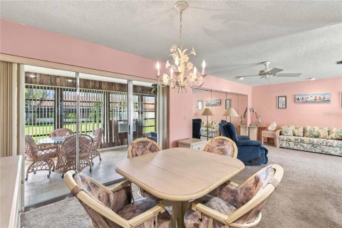 House in Orlando, Florida 2 bedrooms, 138.8 sq.m. № 2398668 - photo 9