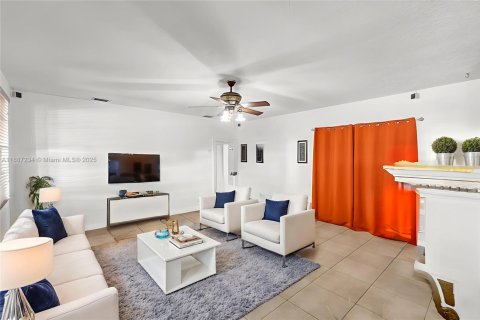 Propiedad comercial en venta en Miami Beach, Florida, 281.68 m2 № 1938857 - foto 23