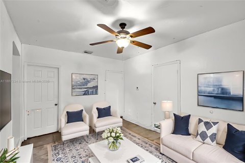 Commercial property in Miami Beach, Florida 281.68 sq.m. № 1938857 - photo 16