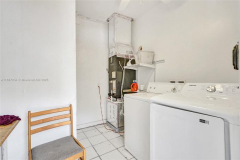 Propiedad comercial en venta en Miami Beach, Florida, 281.68 m2 № 1938857 - foto 18