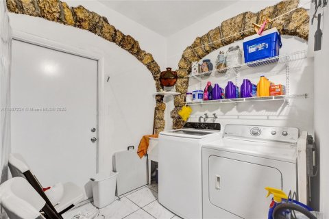 Propiedad comercial en venta en Miami Beach, Florida, 281.68 m2 № 1938857 - foto 30