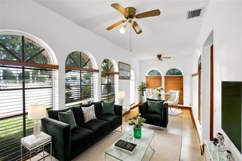 Propiedad comercial en venta en Miami Beach, Florida, 281.68 m2 № 1938857 - foto 8