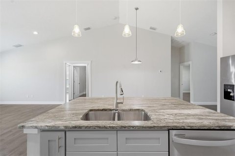 House in Spring Hill, Florida 4 bedrooms, 195.09 sq.m. № 2207812 - photo 8